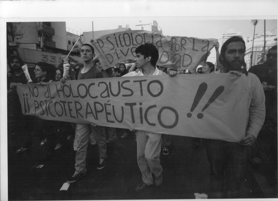 Holocausto Psicoterapéutico, Santiago de Chile, década de los 90. Cortesía: Movimiento de Diversidad Sexual/ MUMS – Chile