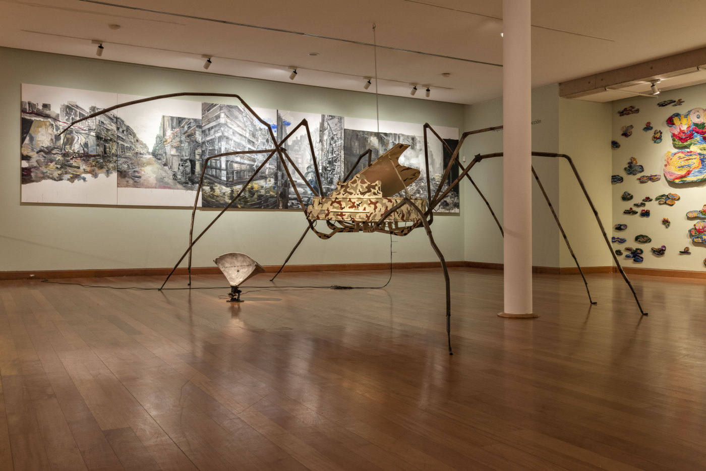 Obra de Víctor Hugo Bravo en "Los Dominios Perdidos", Museo de Artes Visuales (MAVI), Santiago de Chile, 2019. Foto: Jorge Brantmayer
