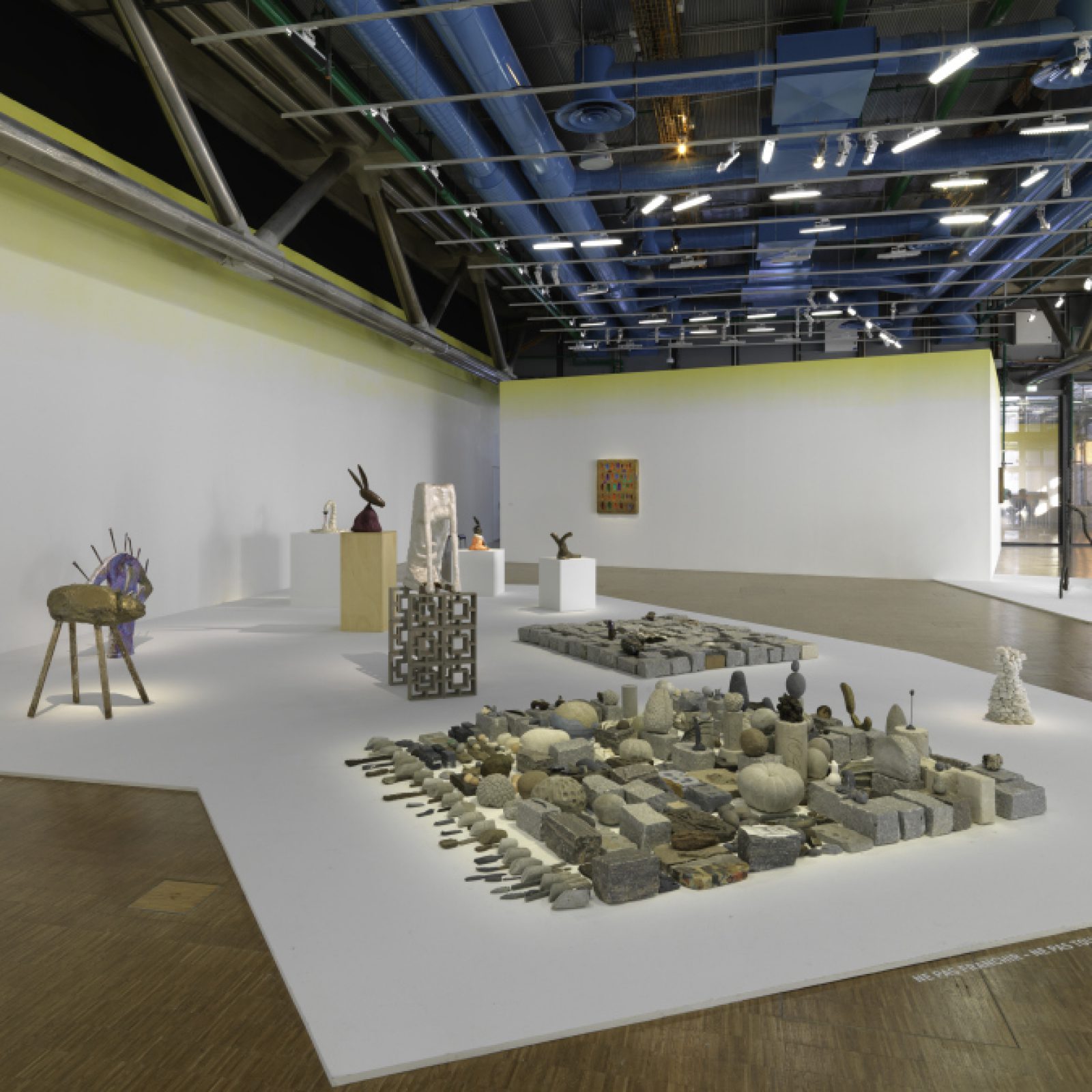 Vista de la exposición de Erika Verzutti en el Centre Pompidou, París, 2019. Foto: Audrey Laurans