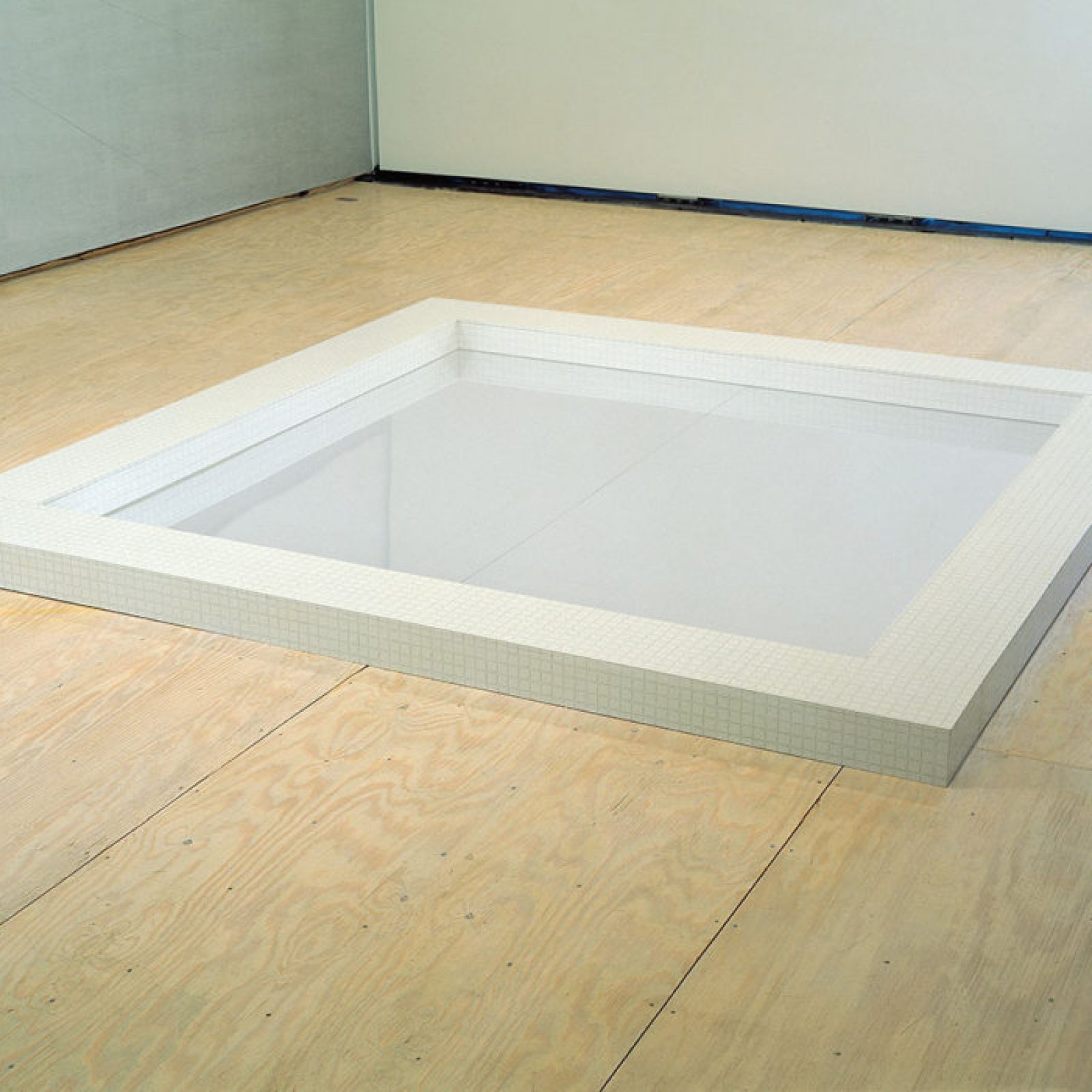 Teresita Fernández, "Untitled" (1997). Madera, tela, espejo de plexiglass, pintura, grafito. 304.8 x 304.8 x 22.9 cm. Fundación Museo Reina Sofía. Donación de Patricia Phelps de Cisneros en honor a Ricardo Martí Fluxá.