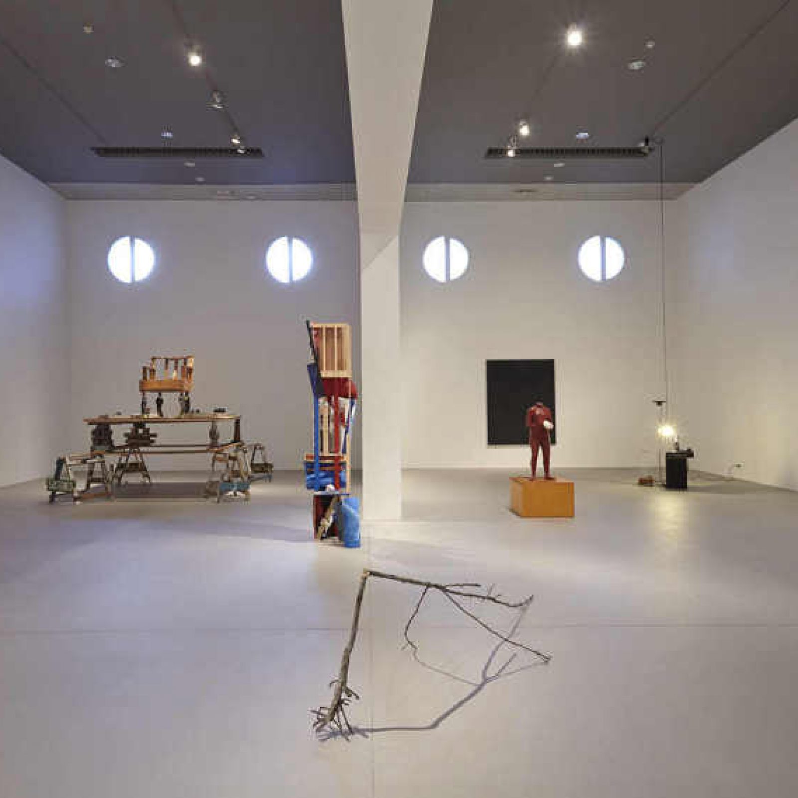 Vista de la exposición "Oroi. Queda mucho pasado por delante", en Artium, Vitoria-Gasteiz, 2019. Cortesía: Artium
