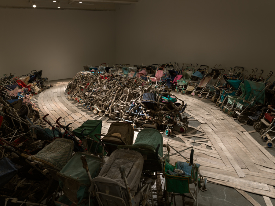 Nari Ward, Amazing Grace, 1993, approx. 300 baby strollers and fire hoses, dimensions variable. “Nari Ward: We the People,” 2019. Exhibition view: New Museum, New York. Photo: Maris Hutchinson / EPW Studio