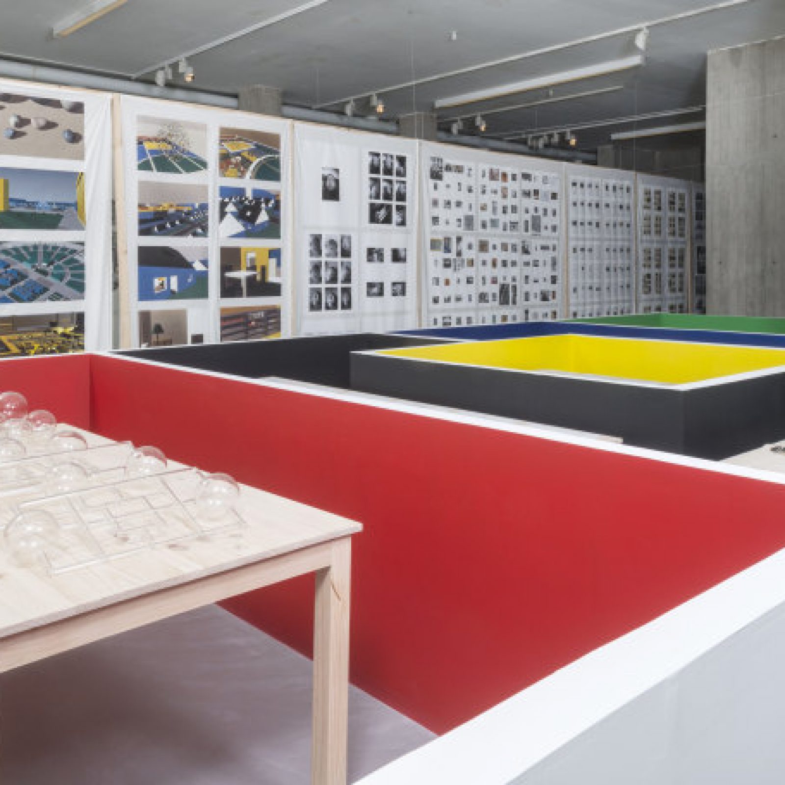 Vista de la exposición "Representing the Work", de Matt Mullican, en NC-arte, Bogotá, 2019. Foto cortesía de NC-arte