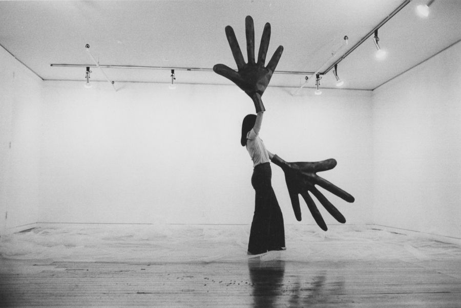 Green Hands, de Sylvia Palacios Whitman. Sonnabend Gallery, Nueva York, 1977. Foto: Babette Mangolte