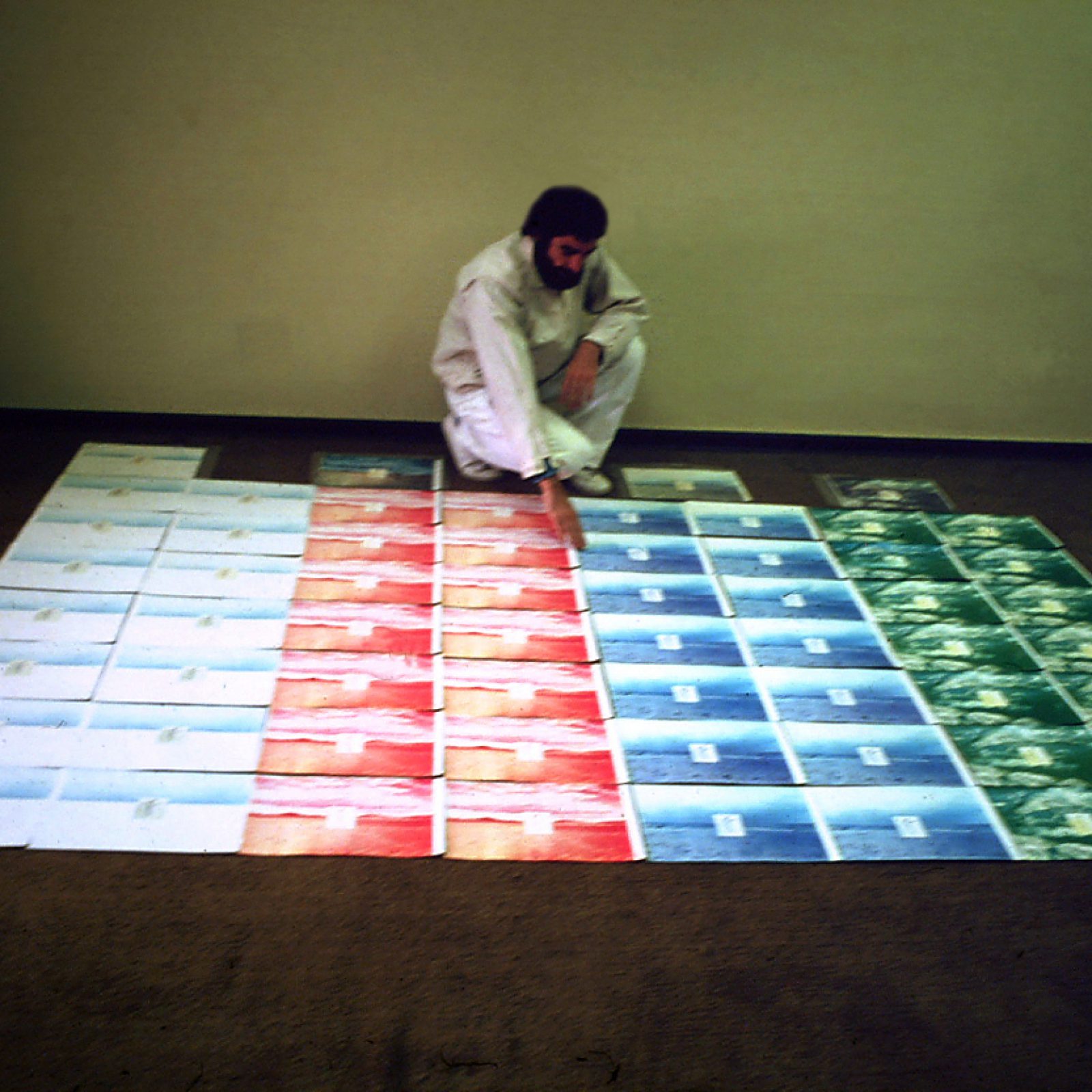Gonzalo Mezza, N.S.E.O. de Chile, 1980, instalacion. Cortesía: D21 Proyectos de Arte, Santiago de Chile