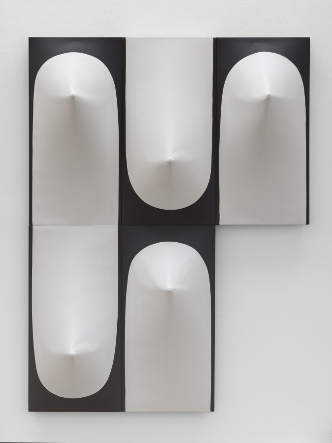 Zilia Sánchez, Troyanas, 1967, acrílico sobre lienzo ajustado, 71 3/4 × 54 × 9 ½ pulgadas. Colección de Laura Delaney Taft y John Taft, obsequio prometido al Walker Art Center, Minneapolis (EEUU)