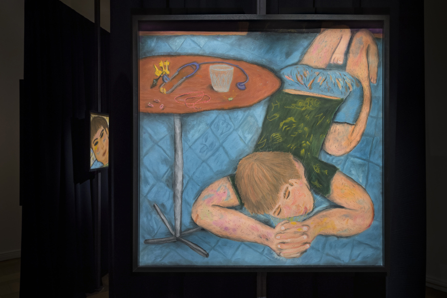 Vista de la exposición "En su rodilla un polvo cobrizo", de Ulises Mazzucca, en Isabel Croxatto Galería, Santiago de Chile, 2019. Foto cortesía de la galería