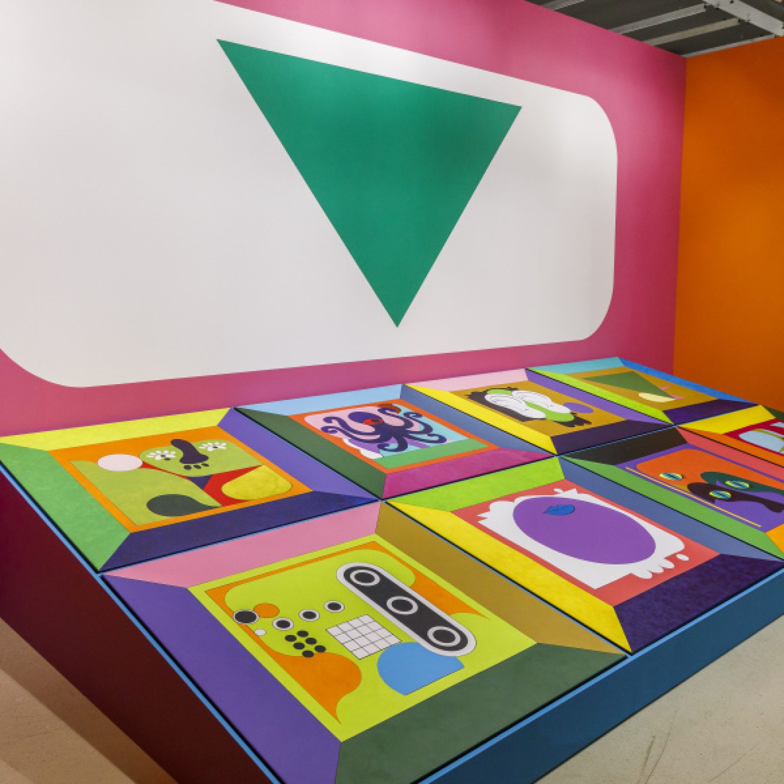 Ad Minoliti en la sección "Statements" de Art Basel 2019. Representada por Galerie Crevecoeur. Foto cortesía de Art Basel