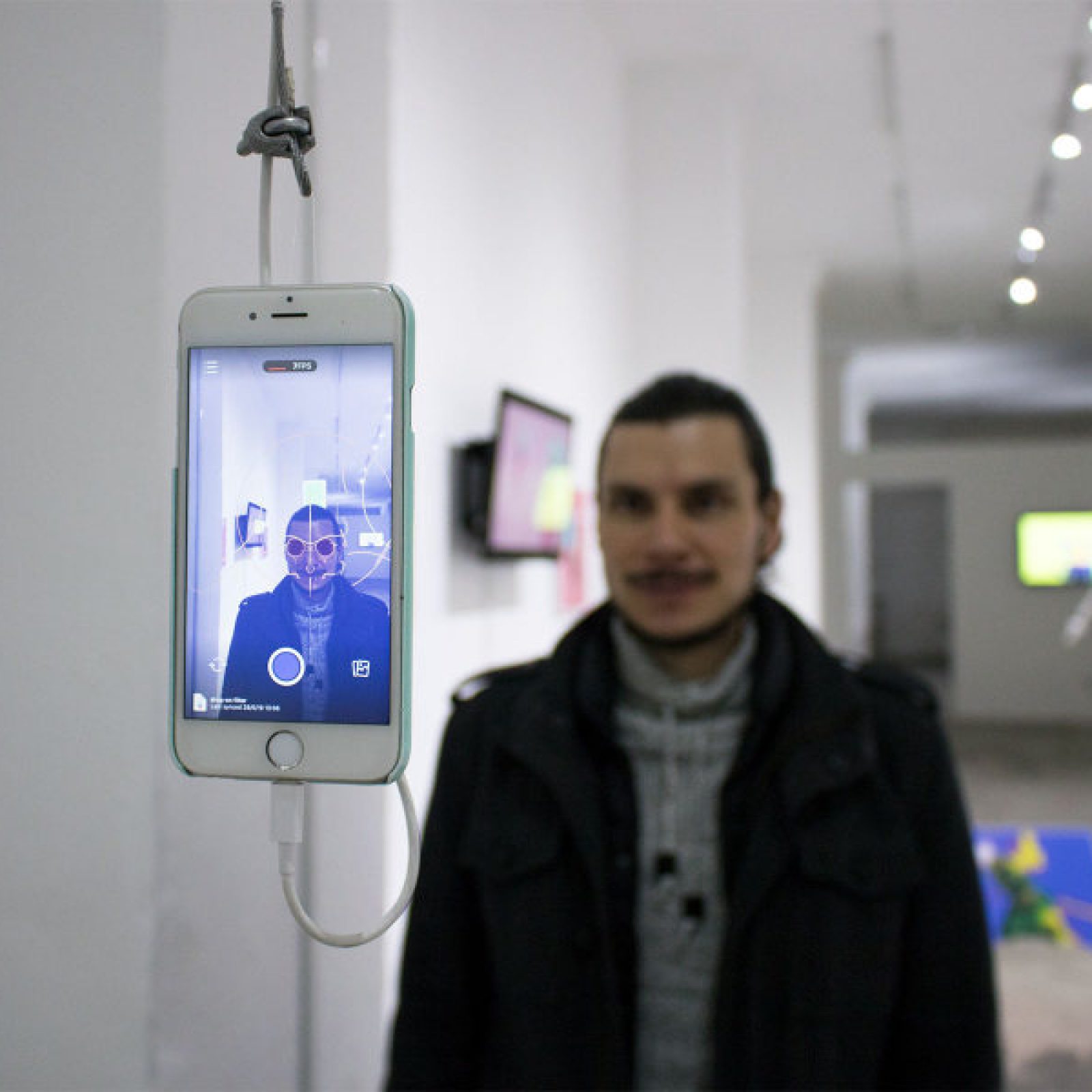 Vista de la exposición #body_writer, de Ernesto Salazar Rodríguez, en No Lugar – Arte Contemporáneo, Quito, 2019. Cortesía: No Lugar