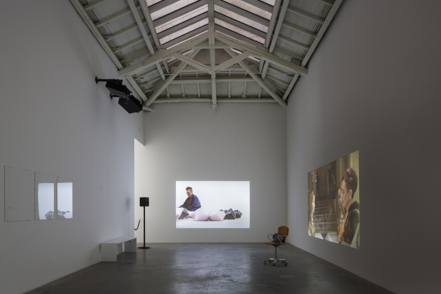 Vista del Pabellón de España, Perforated, de Itziar Okariz y Sergio Prego, en la 58° Bienal de Venecia, 2019. Foto: Francesco Galli