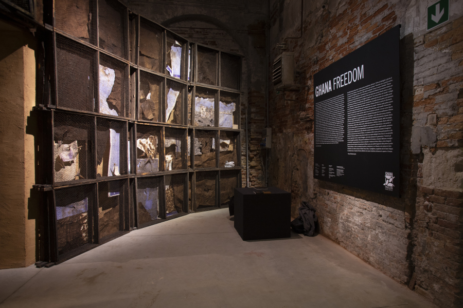 Vista del Pabellón de Ghana, Ghana Freedom, en la 58° Bienal de Venecia, 2019. Foto: Italo Rondinella