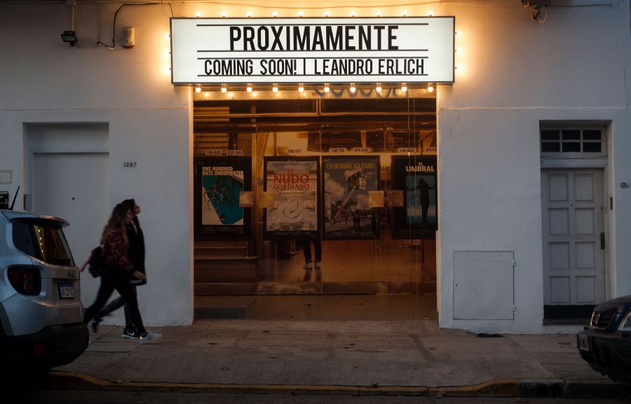 Vista de la exposición "Próximamente", de Leandro Erlich, en la galería Ruth Benzacar, Buenos Aires, 2019. Foto: Nacho Iasparra