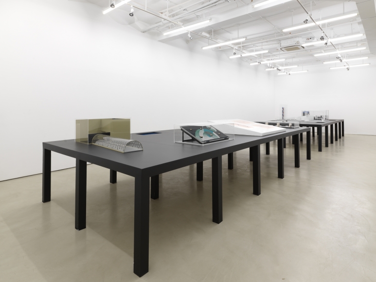 Vista de la exposición Unrealized / Não feito, de Regina Silveira, en Alexander Gray Associates, Nueva York, 2019. Cortesía de la galería