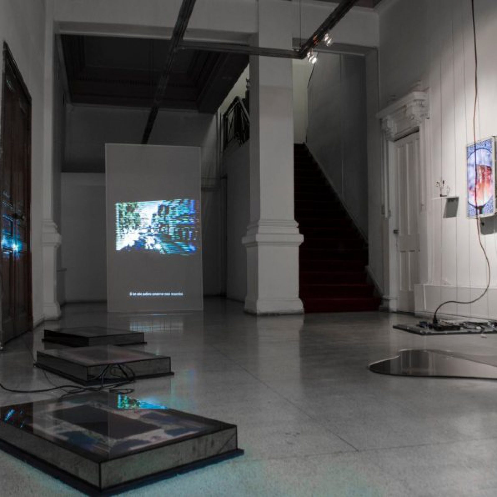 Vista de la exposición "Imágenes en transición", de Francisco Belarmino, en Galería BECH, Santiago, 2019. Foto: Diego Argote