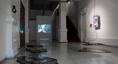 Vista de la exposición "Imágenes en transición", de Francisco Belarmino, en Galería BECH, Santiago, 2019. Foto: Diego Argote