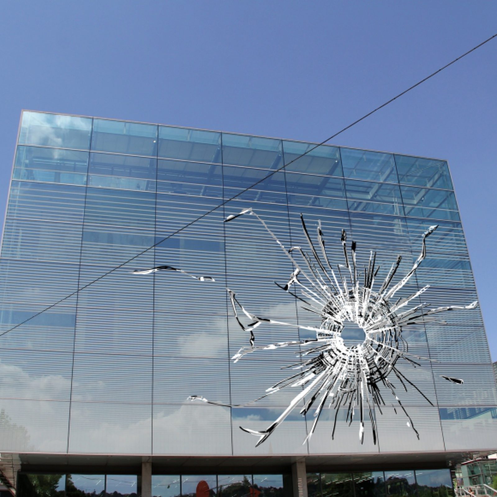Regina Silveira, representación digital de Stray Bullet (KUBUS-Kunst Museum, Stuttgart, Alemania), 2018/2019. Cortesía de Alexander Gray Associates