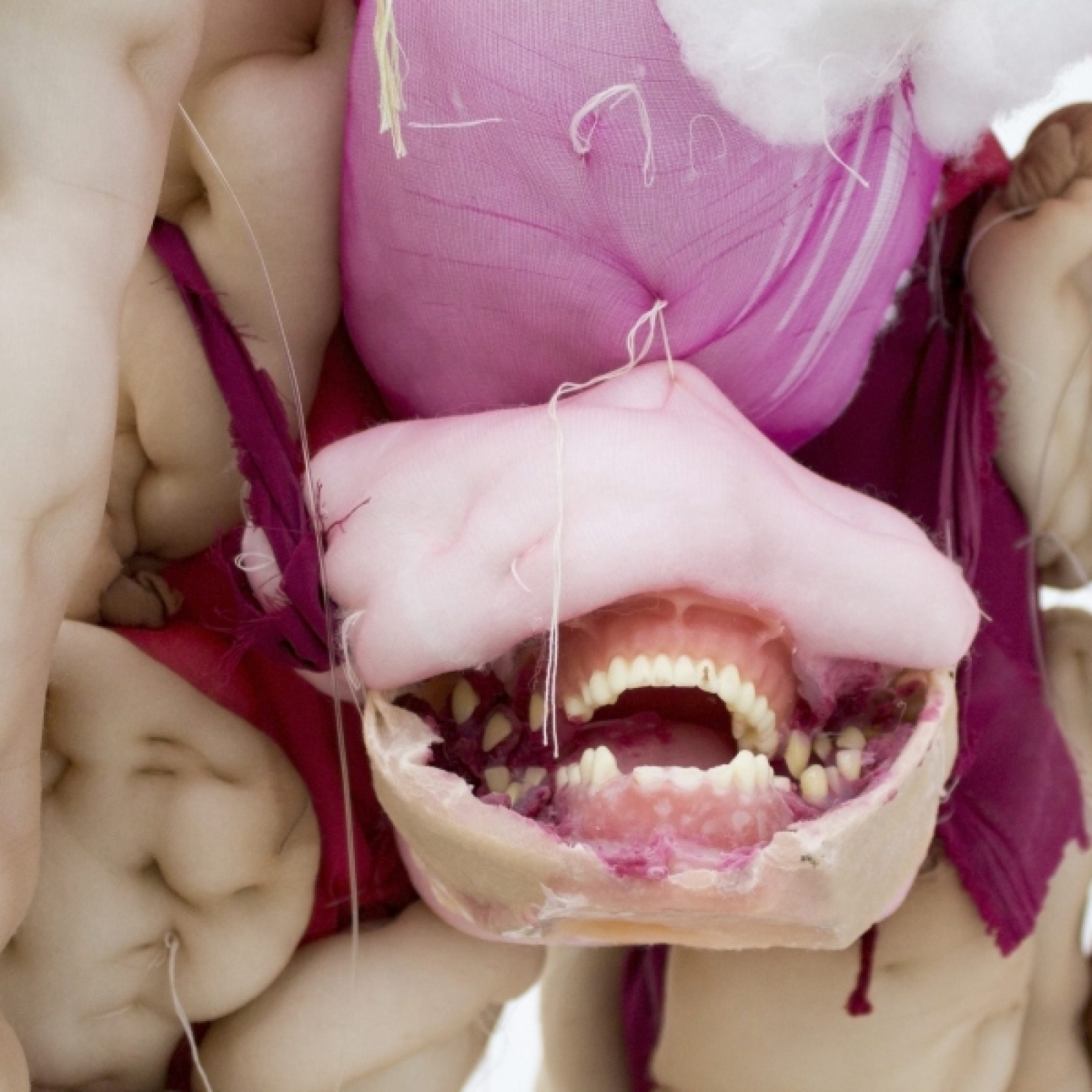 Vista de la exposición "A Pound of Flesh", de María Abaddon, en Ginsberg Galería, Lima, 2019. Foto cortesía de la galería