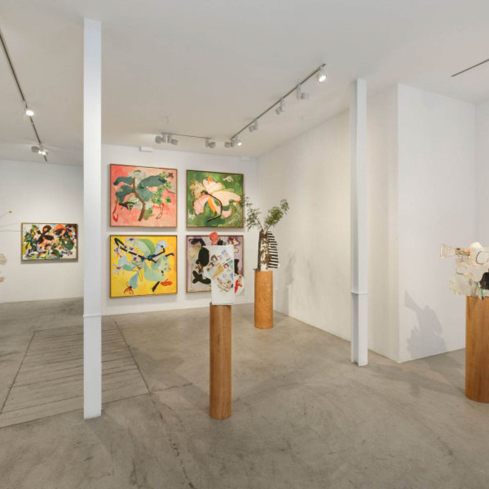 Vista de la exposición "Look everyone I am here!", de Milena Muzquiz, en Travesía Cuatro, Madrid, 2019. Cortesía de la galería