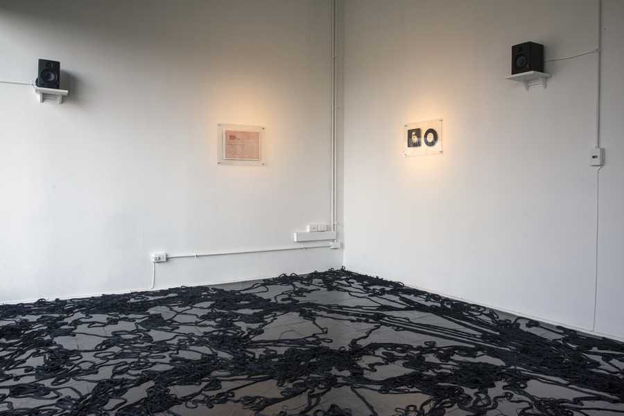 "Mebs/Caraxia", de Cildo Meireles. Vista de la exposición "Cerca de lejos" en el Centro Nacional de Arte de Cerrillos, Santiago de Chile, 2019. Foto: Jorge Brantmayer