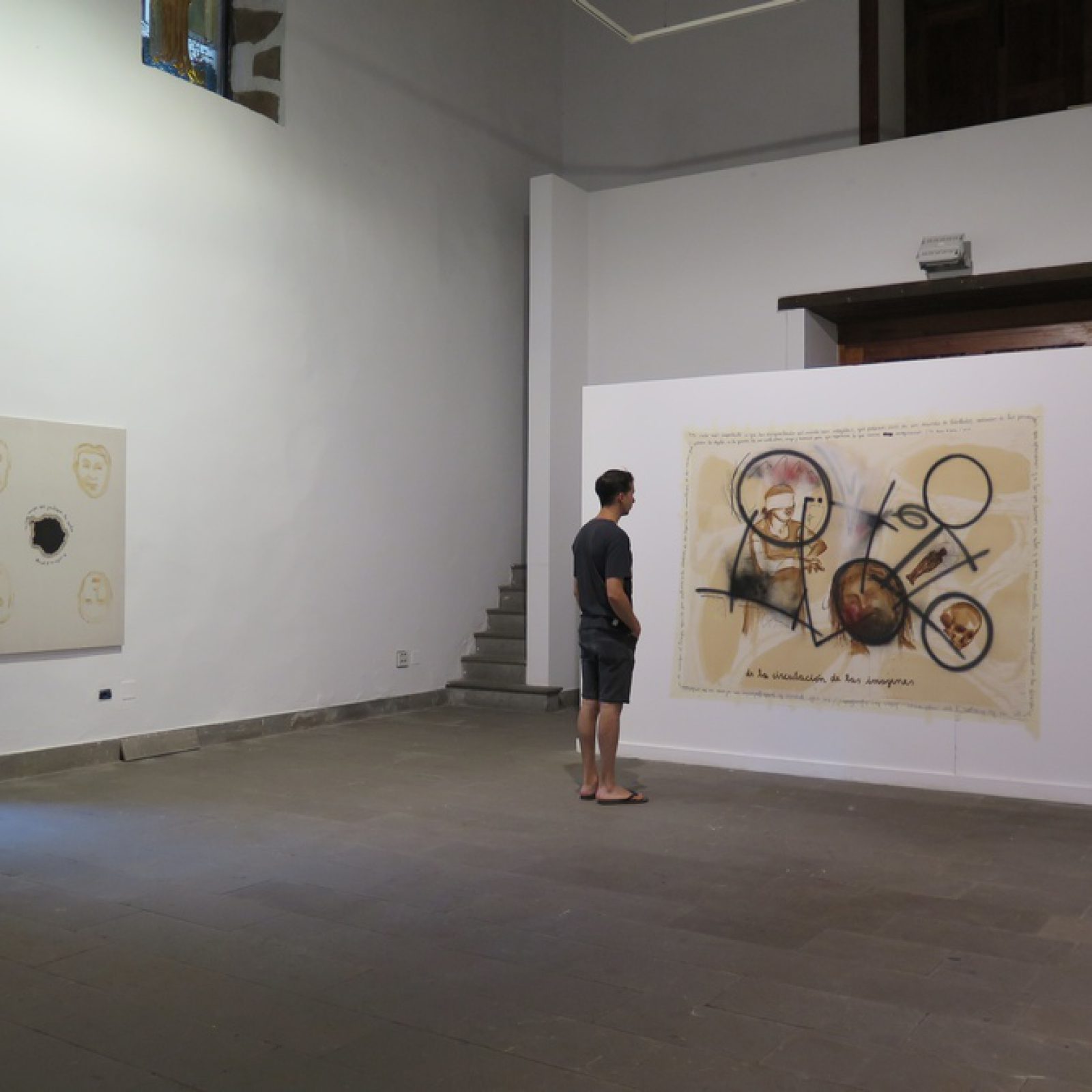 Vista de la exposición "De la circulación de las imágenes", de Juan Castillo, en la Fundación Francis Naranjo, Santa María de Guía, Gran Canaria, España, 2019. Foto cortesía de la Fundación
