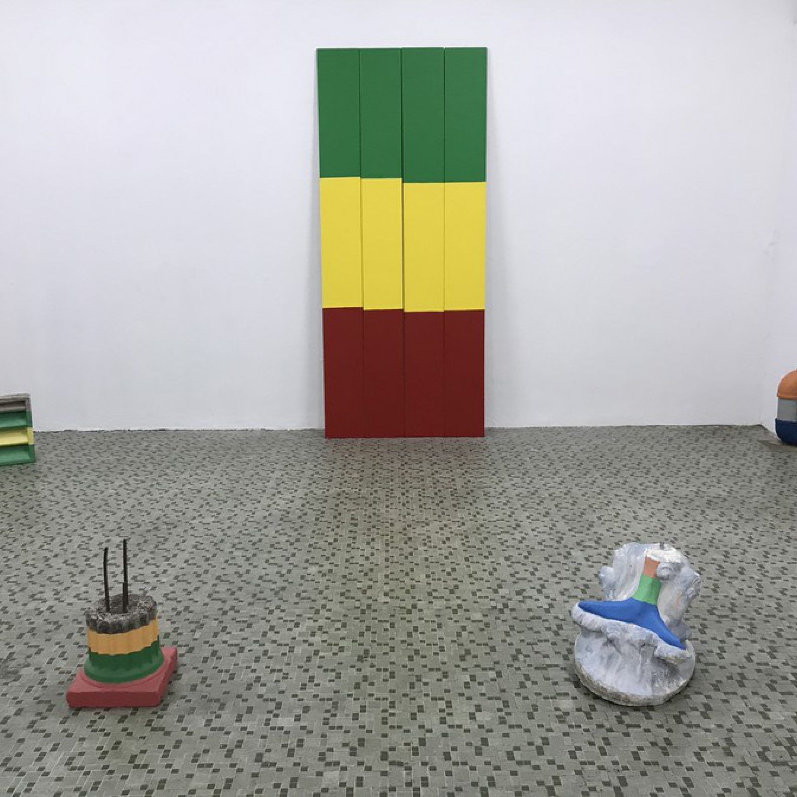 Vista de la exposición "Turismo Interno", de Melissa Raymond y René Sandín, en El Lobi, San Juan, Puerto Rico, 2019. Foto cortesía de El Lobi