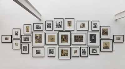 Vista de la exposición "Ilse Fusková: La libertad de pasear sola", en Walden Gallery, Buenos Aires, 2019. Foto cortesía de la galería