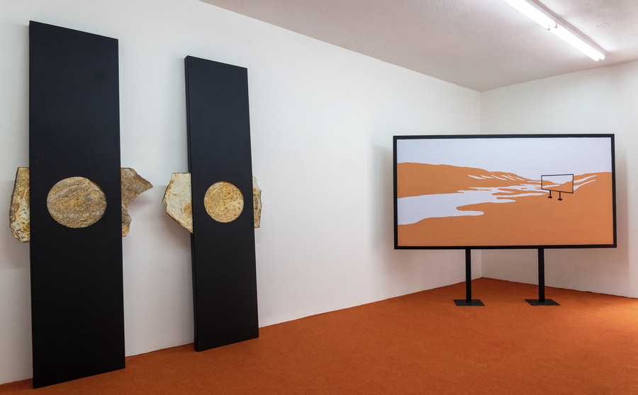 Vista de la exposición "La Ingravidez del Otro Mundo", de Gabriel Rodríguez Pellecer, en Galería Extra, Ciudad de Guatemala, 2019. Foto: Margo Porres 