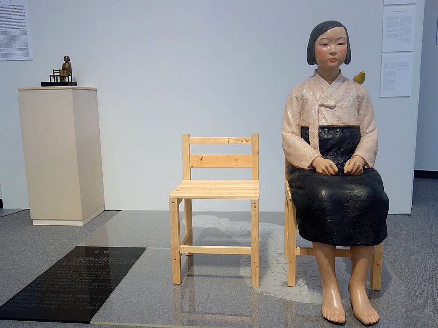 Kim Seo-kyung y Kim Eun-sung, Statue of a girl of peace