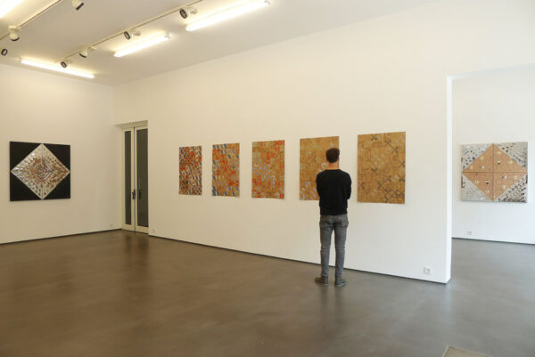 Vista de la exposición "Symbolic Match", de Amalia Valdés, en Galerie Seippel, Colonia, Alemania, 2019. Cortesía de la artista