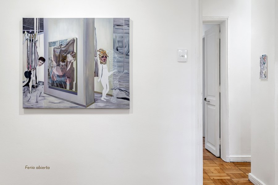 Vista de la exposición "Blanco Universal", de Carolina Muñoz, en Galería Isabel Croxatto, Santiago de Chile, 2019. Foto: Sebastián González. Cortesía de Isabel Croxatto Galería