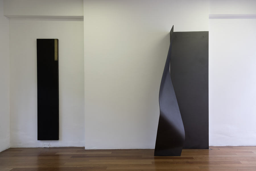 Vista de la exposición "John Castles y Jordi Teixidor: los límites del vacío", en nueveochenta, Bogotá, 2019. Cortesía de la galería