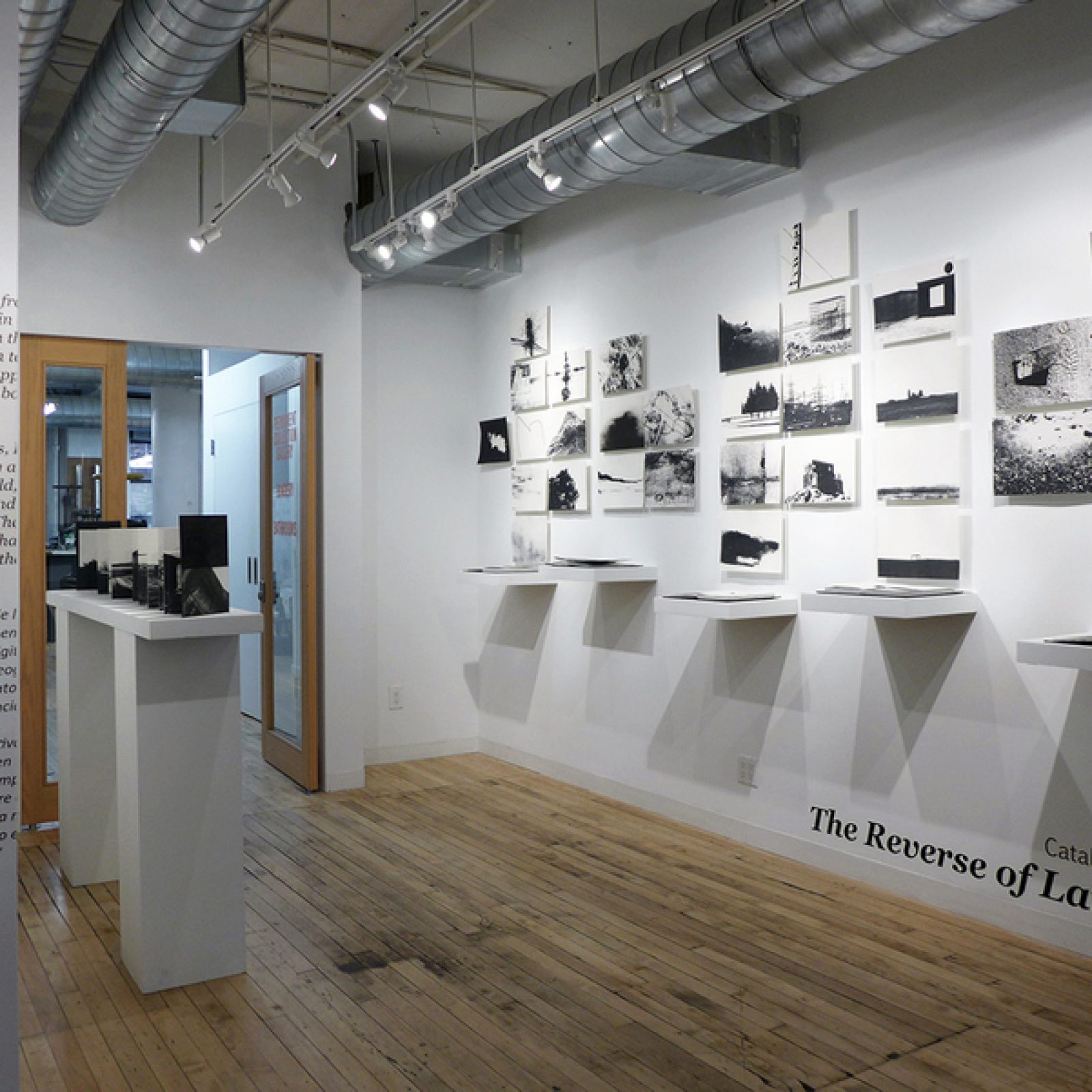 Vista de la exposición "The Reverse of the Landscape", de Catalina De la Cruz, en The Center for Book Arts, Nueva York, 2019. Cortesía de la artista