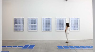 Vista de la exposición "En defensa de las vocales", de Marco Maggi, en Galería Cayón, Madrid, 2019. Cortesía de la galería