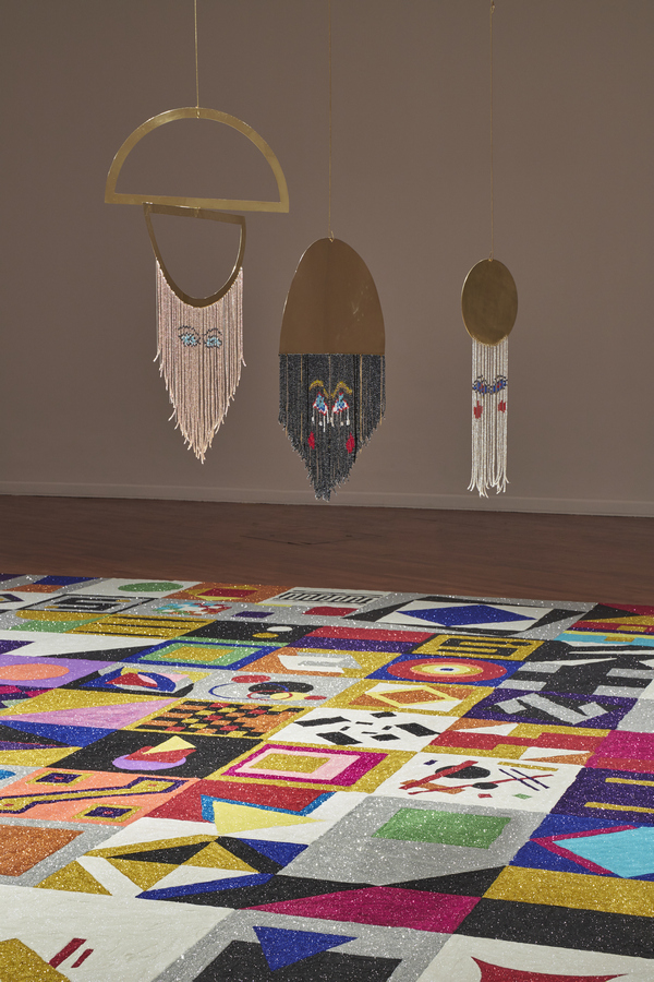 Vista de la exposición "Fiesta en América", de Fátima Rodrigo, en el Instituto Cultural Peruano Norteamericano (ICPNA), Lima, 2019. Foto: Juan Pablo Murrugarra