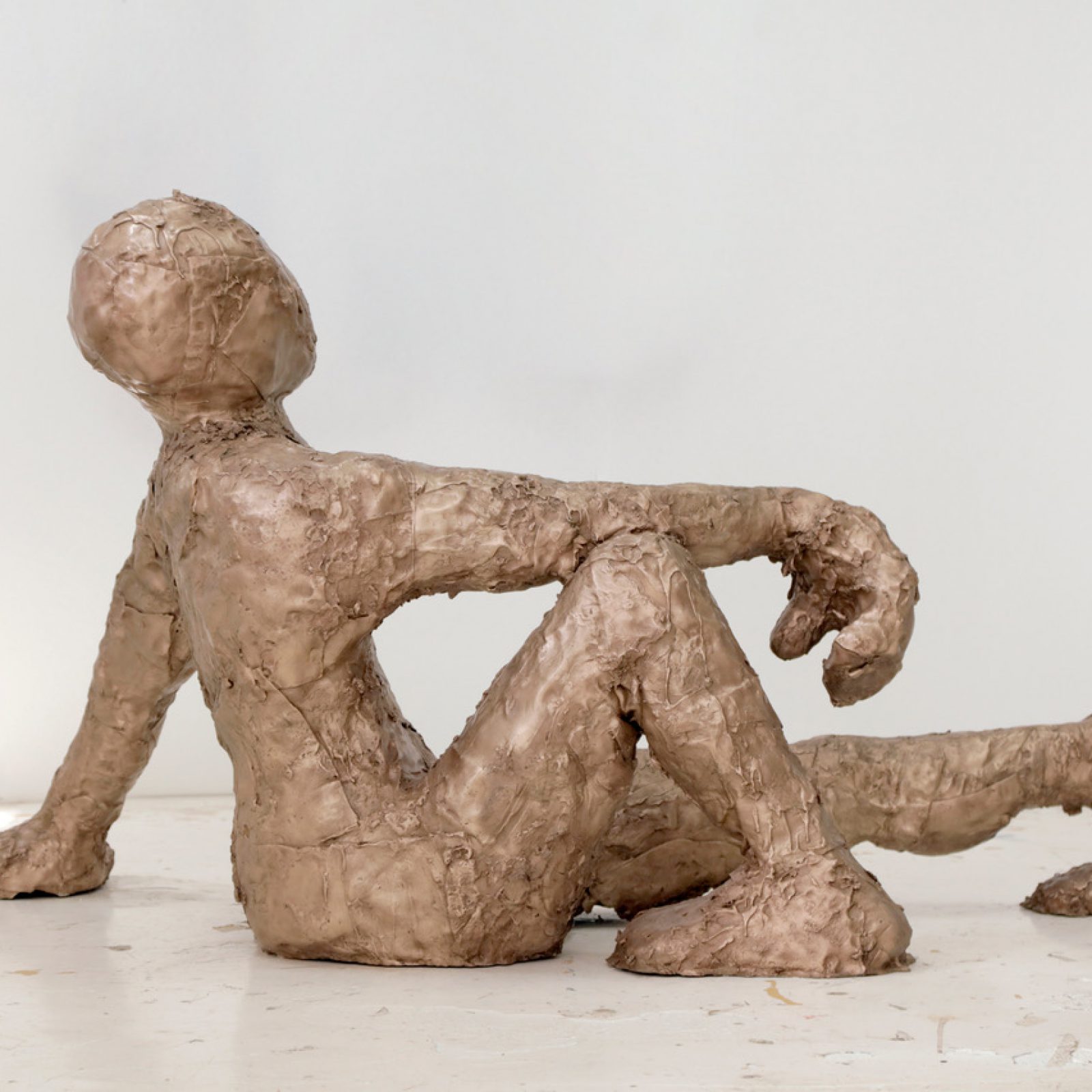 Iván Argote, “Antípodo”, bronce. Cortesía del artista