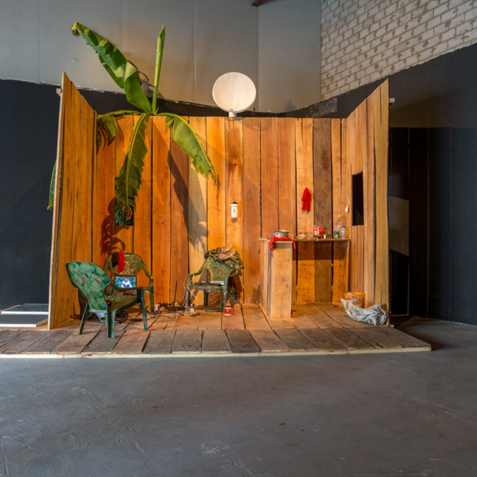Vista de la exposición "Tanto que me hablaste del futuro: ¿cuál futuro?", en Espacio Odeón, Bogotá, 2019. Foto: Ambiente Familiar. Cortesía: Espacio Odeón