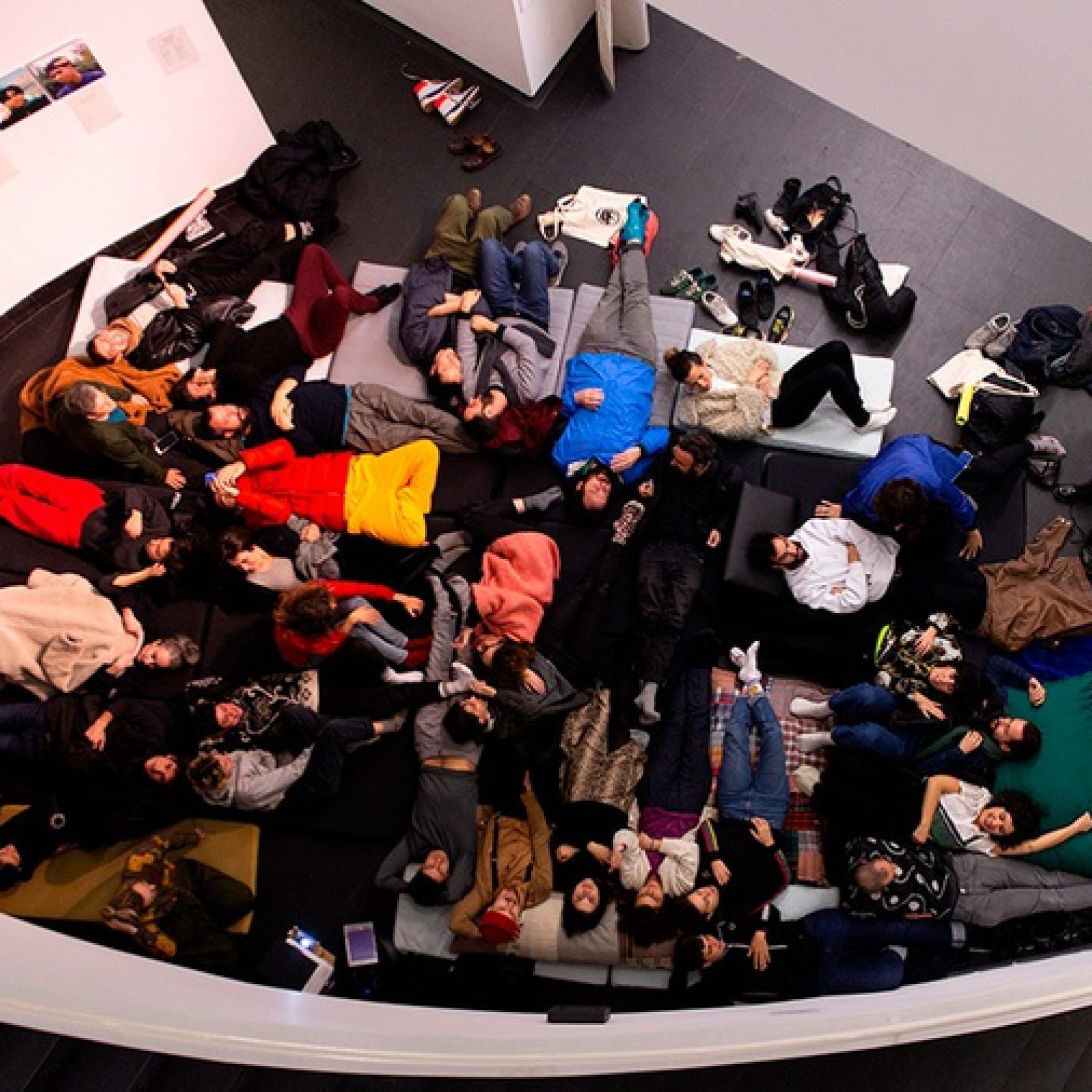 Artistas en Residencia es un programa conjunto de La Casa Encendida, del CA2M Centro de Arte Dos de Mayo y del MACBA, Museu d'Art Contemporani de Barcelona