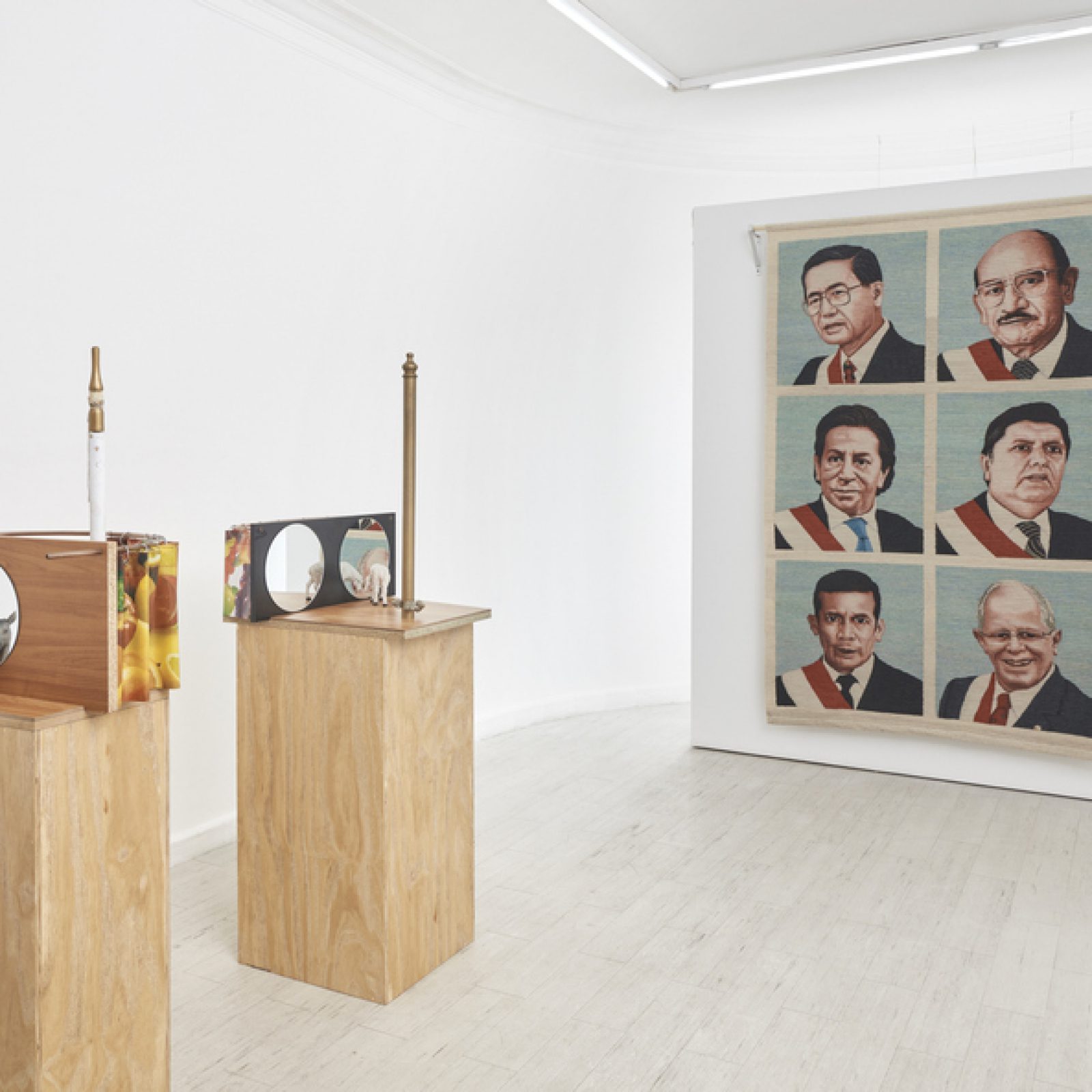 Vista de la exposición "Aquí no pasa nada", de Miguel Aguirre, en Galería del Paseo, Lima, 2019. Foto: Juan Pablo Murrugarra