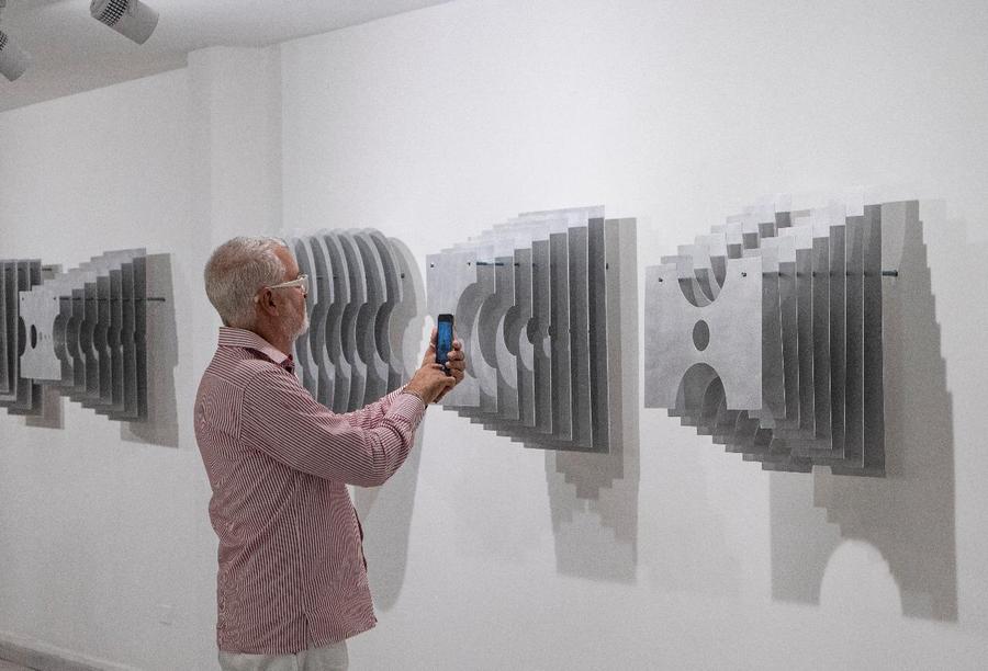 Vista de la exposición "Posición sobre tensión", de Benjamín Ossa, en NG Art Gallery, Ciudad de Panamá, 2019. Foto: Rafael Guillén