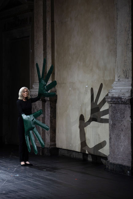 Silvia Palacios Whitman, Green Hands (1977-2019), en Kasino, Kunsthalle Wien, Viena, 2019. Foto: David Avazzadeh