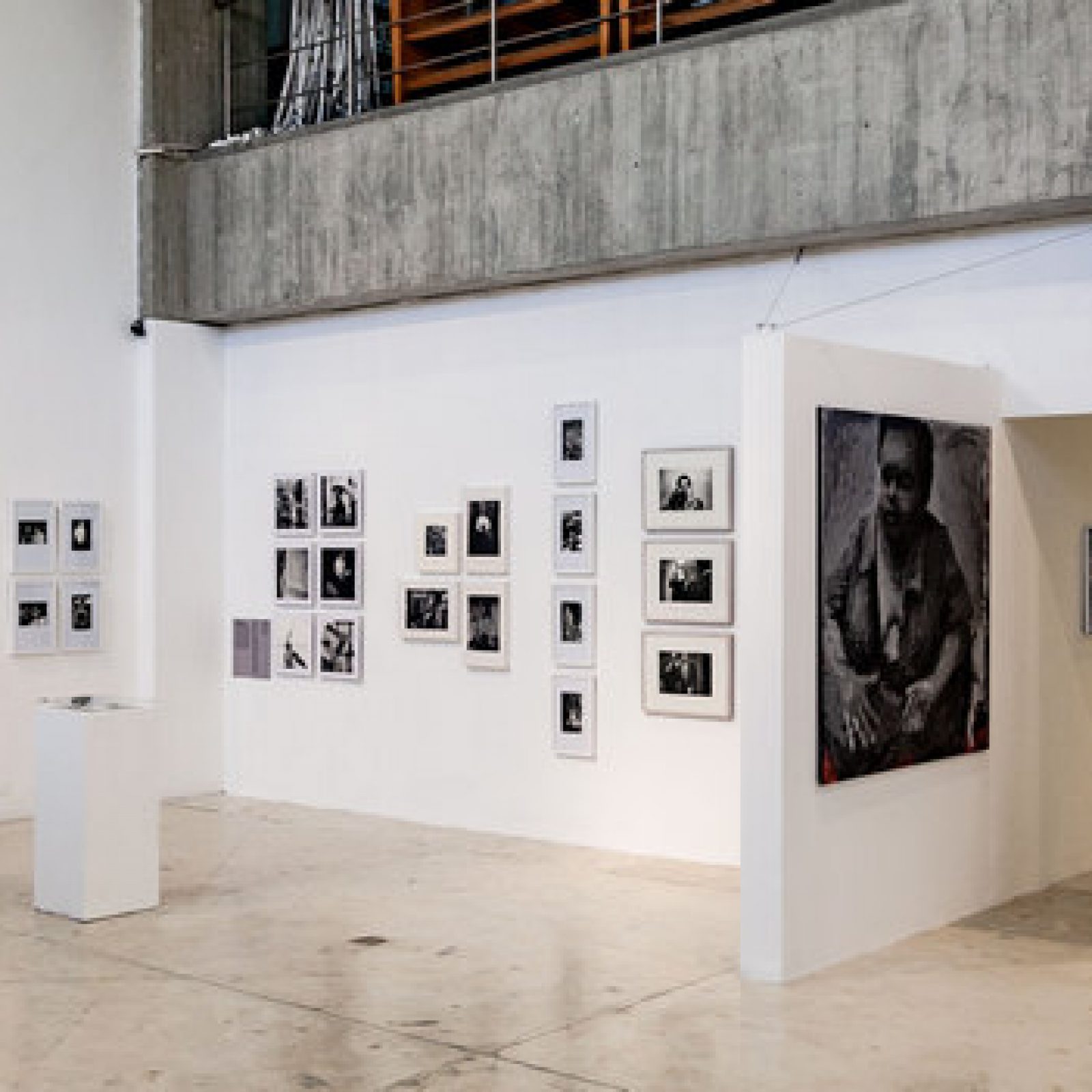 Vista de la exposición "Hacia una historia de la mirada. El retrato en la colección Archivo Fotografía Urbana", en la Sala Mendoza, Caracas, 2019. Foto: Ricardo Gómez-Pérez ©Sala Mendoza
