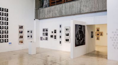 Vista de la exposición "Hacia una historia de la mirada. El retrato en la colección Archivo Fotografía Urbana", en la Sala Mendoza, Caracas, 2019. Foto: Ricardo Gómez-Pérez ©Sala Mendoza