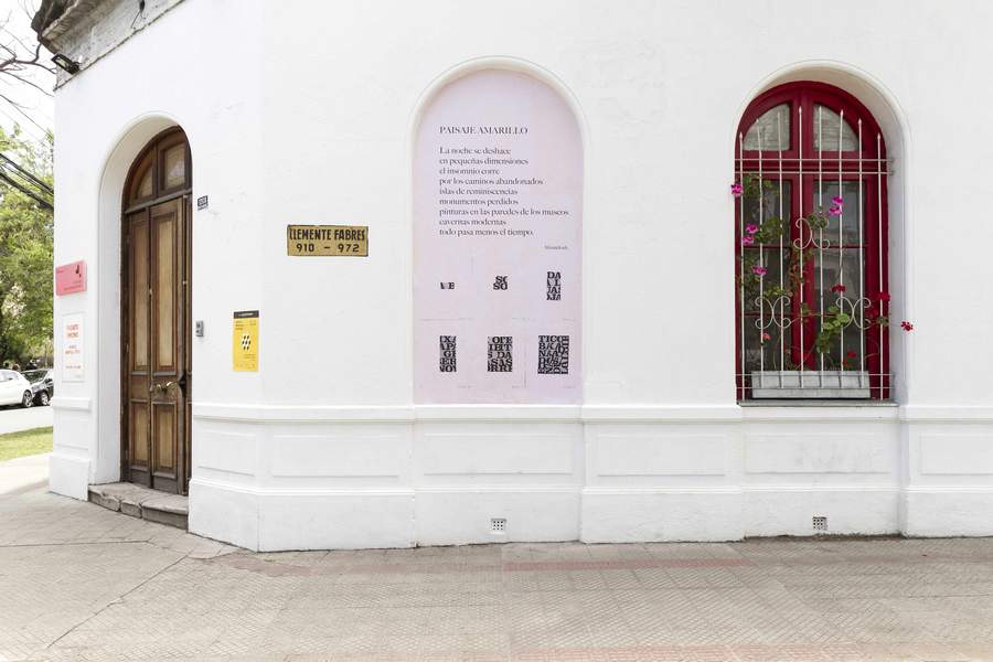 Paisaje Amarillo, 2019, de Almandrade. Proyecto "Muroescrito" de Galería Die Ecke, Santiago de Chile, 2019. Foto: Alvaro Mardones