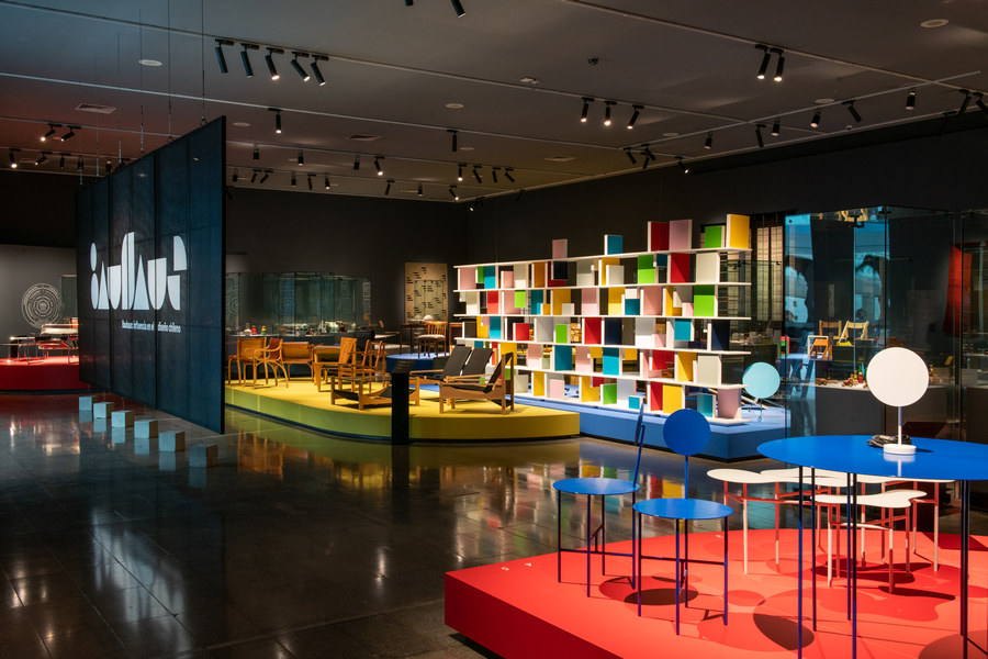 Vista de la exposición "Bauhaus. Influencia en el diseño chileno", en el Centro Cultural La Moneda, Santiago de Chile, 2019-2020. Cortesía: CCLM
