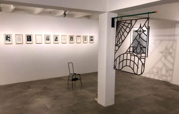 Vista de la exposición "Weekend", de Rodrigo Canala, en XS Galería, Santiago de Chile, 2019. Foto: Maida Prado