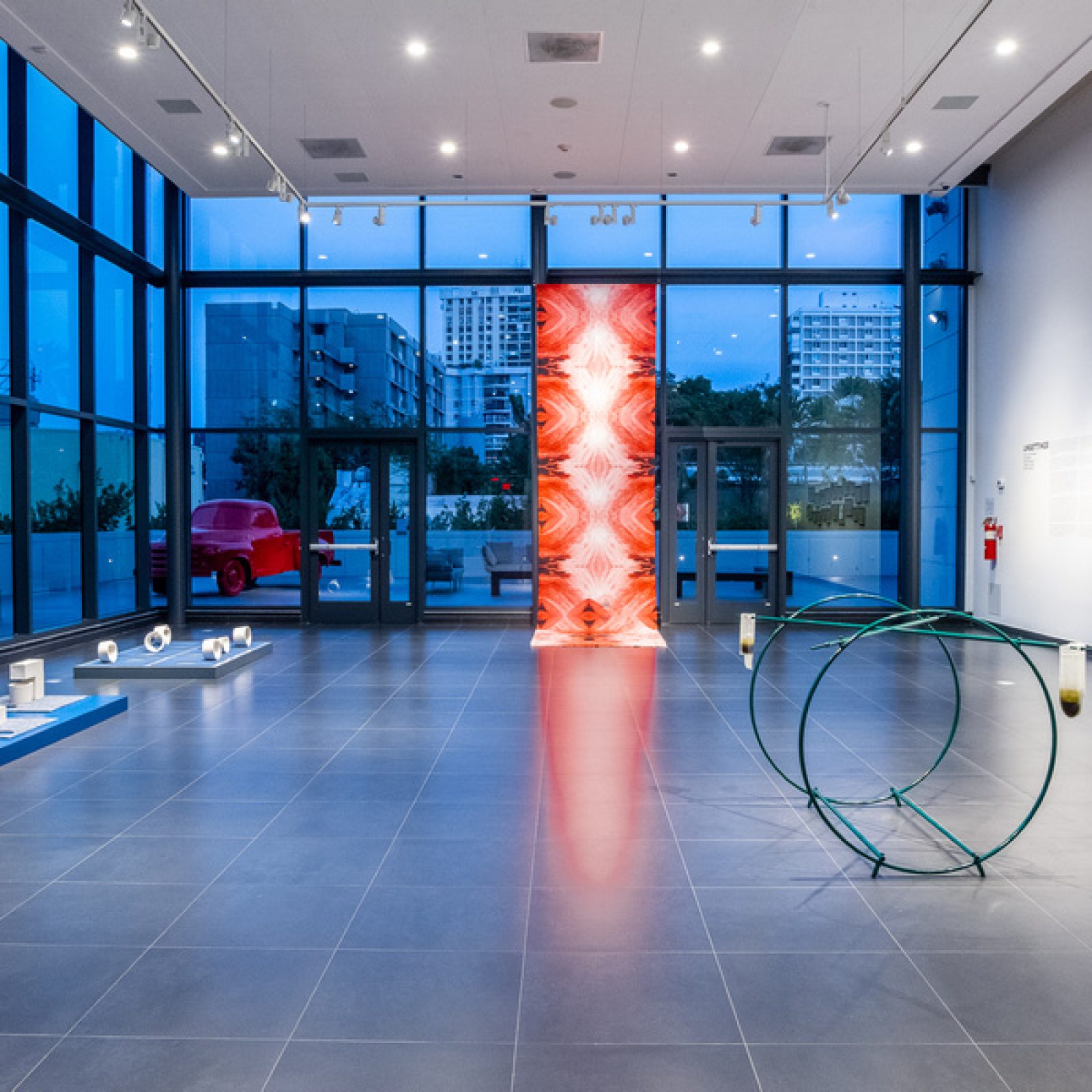 Vista de la exposición "Unsettings" en el Museo de Arte y Diseño de Miramar (San Juan, Puerto Rico), 2019. Cortesía: Km 0.2