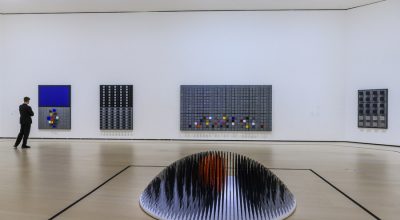 Vista de la exposición "Soto. La cuarta dimensión", en el Museo Guggenheim Bilbao, España, 2019-2020. Foto cortesía del museo.
