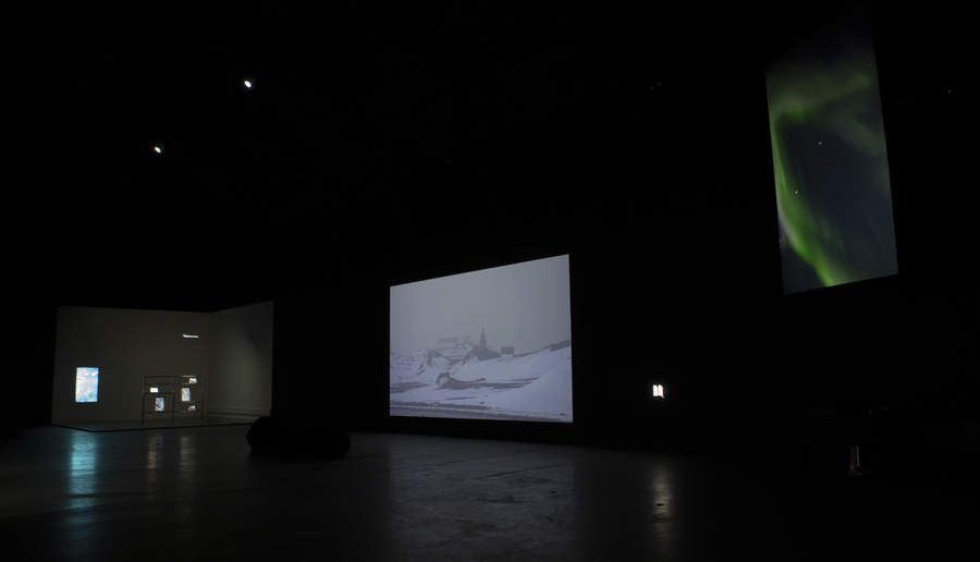 Vista de la exposición "Sed", de Gianfranco Foschino, en el Centro Cultural Matucana 100, Santiago de Chile, 2019. Foto cortesía del artista