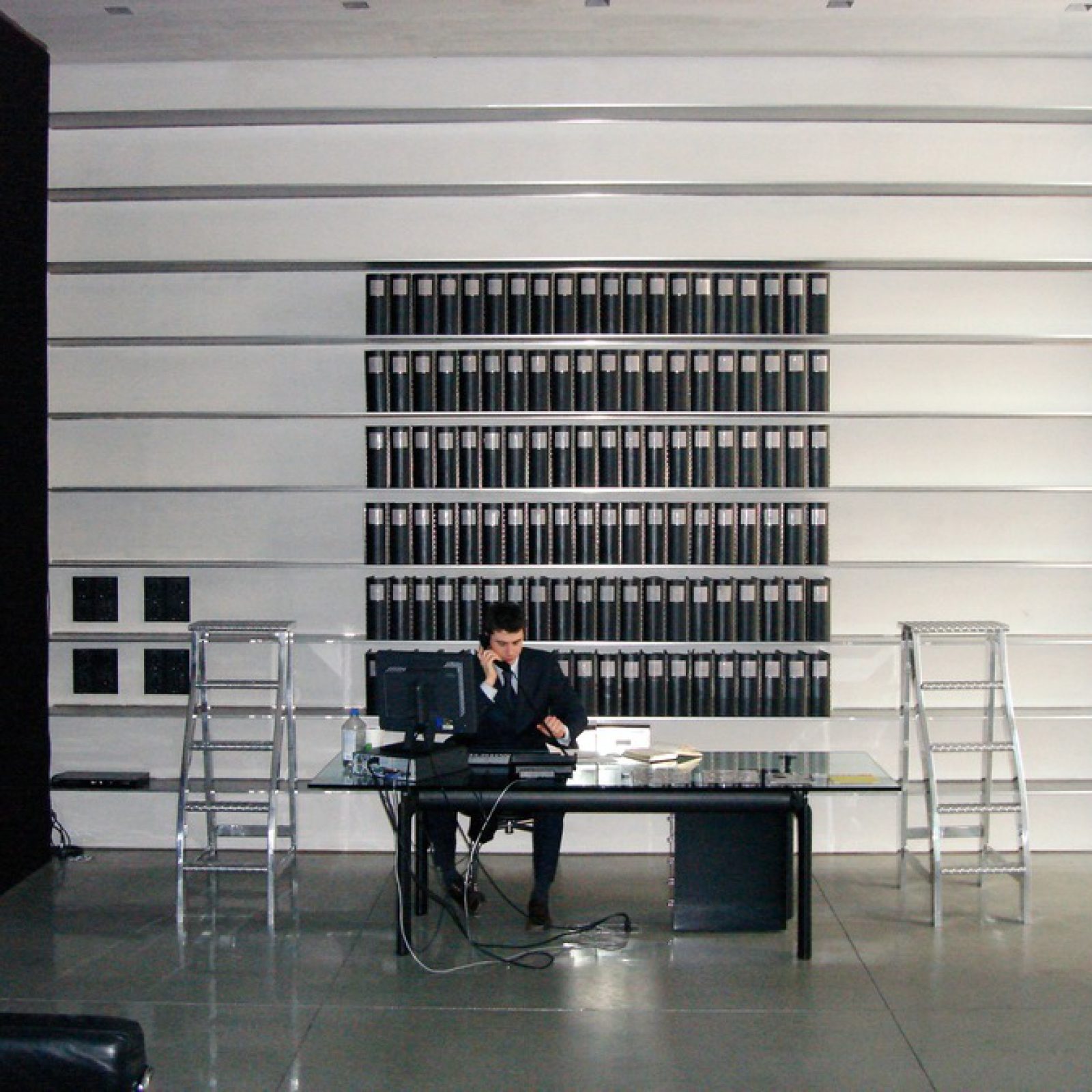 Luis Molina Pantin, Mary Boone (from the Chelsea Galleries series), 2001-2006. En Henrique Faria (NY), ZⓈONAMACO Foto, México, 2020.