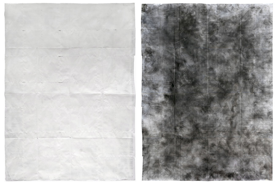Fernando Prats, Constitución, 2019. Pintura sobre papel, humo de barricada sobre papel (reverso), 140 x 102 cm. Foto: Jorge Brantmayer